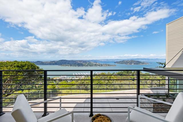 3 Wolfback Ridge Road, Sausalito CA: https://media.crmls.org/mediaz/40fa9bc4-1975-4a66-b647-55c33da7aed0.jpg