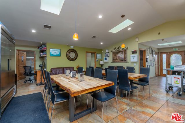 6956 Bertrand Avenue, Reseda CA: https://media.crmls.org/mediaz/40fabc3e-ec8b-4a32-bf3e-b10468f07f36.jpg