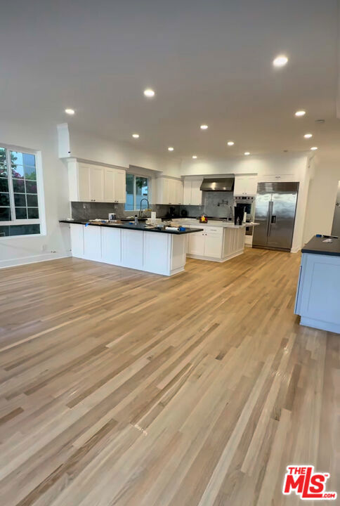 723 10th Street, Santa Monica CA: https://media.crmls.org/mediaz/40fac3de-772a-4fd3-86cb-092c510045f2.jpg