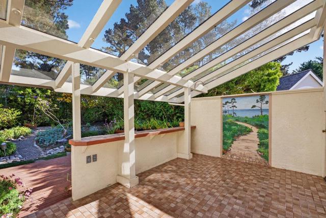4051 Los Altos Drive, Pebble Beach CA: https://media.crmls.org/mediaz/40fb24dd-396c-46e9-8f73-ebb48d74fafe.jpg