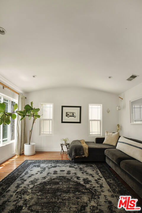 3911 Exposition Boulevard, Los Angeles CA: https://media.crmls.org/mediaz/40fb2e28-a755-4e46-8f0c-94a92ea8749f.jpg