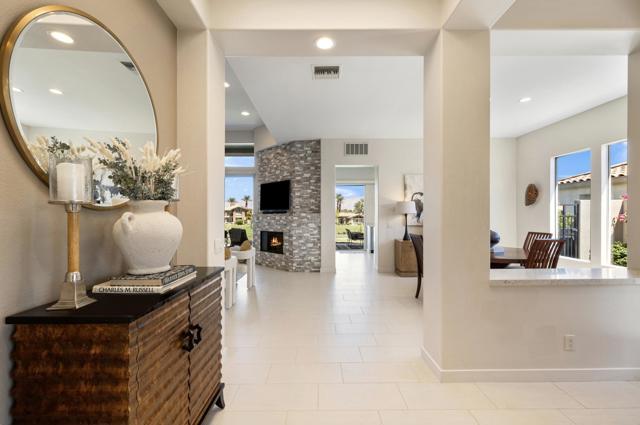 502 Desert Holly Drive, Palm Desert CA: https://media.crmls.org/mediaz/40fb7d5b-2699-47b3-9bd0-50d12c44fb39.jpg