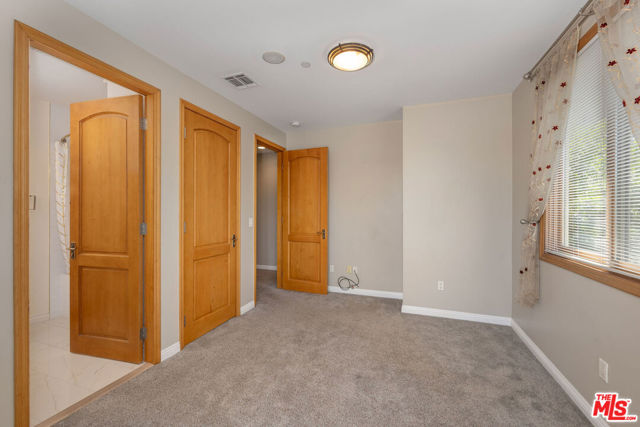 216 N Buena Vista Street, Burbank CA: https://media.crmls.org/mediaz/40fb8a17-c749-4123-875a-9eae38c1477e.jpg