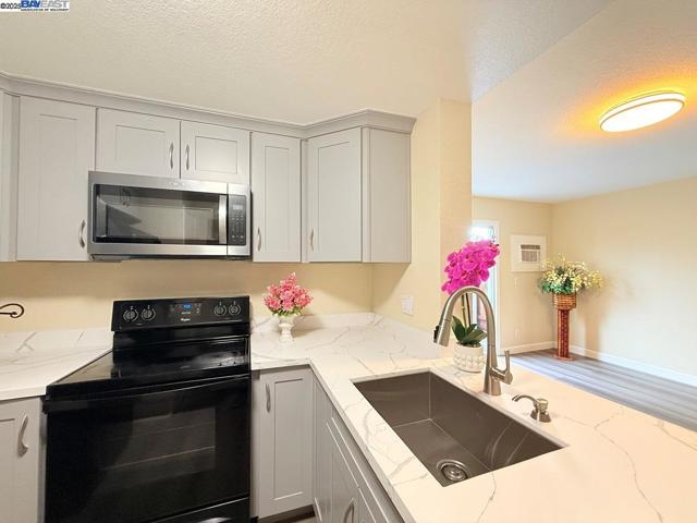 68 El Toro Ct, Fairfield CA: https://media.crmls.org/mediaz/40fba11c-3f87-46b5-a48b-56074eff70aa.jpg