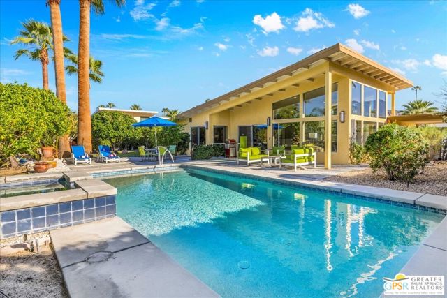 1554 E San Lucas Road, Palm Springs CA: https://media.crmls.org/mediaz/40fba4e7-c1a9-4be8-8d68-9720b945dd09.jpg