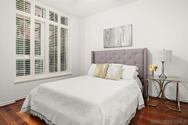 1431 Pacific Hwy, San Diego CA: https://media.crmls.org/mediaz/40fc4bc6-cba0-43d7-ae34-3a761891ce49.jpg