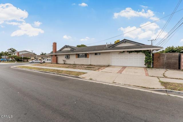 1431 Lakehurst Street, Oxnard CA: https://media.crmls.org/mediaz/40fc6879-8bda-4d29-8172-3687a08a09a4.jpg