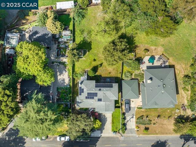 4430 Canyon Way, Martinez CA: https://media.crmls.org/mediaz/40fc9472-92d8-4691-9b1d-2d7e9c2e8b84.jpg