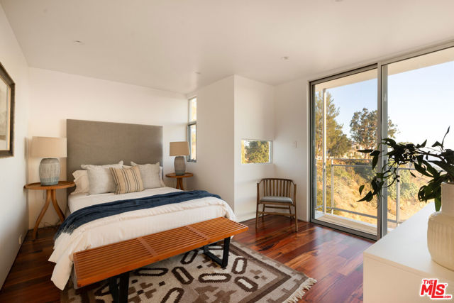 6300 Mulholland Highway, Los Angeles CA: https://media.crmls.org/mediaz/40fc9c86-55d2-4234-bf26-1136364fb649.jpg