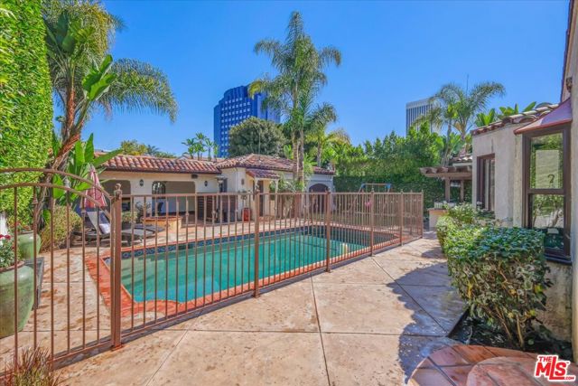 6119 Del Valle Drive, Los Angeles CA: https://media.crmls.org/mediaz/40fcd7d4-1bc7-4ab5-b103-721ec603ee09.jpg