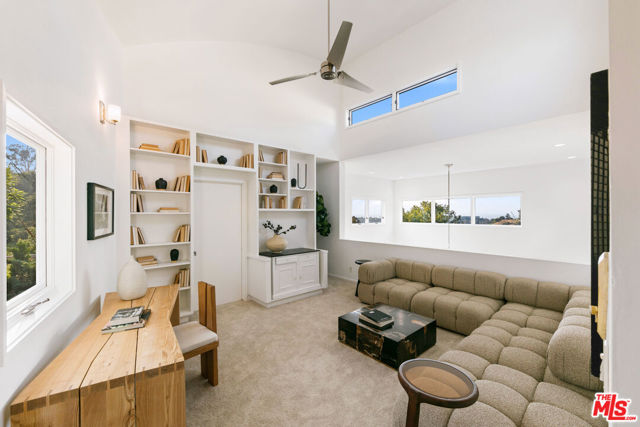 6969 Woodrow Wilson Drive, Los Angeles CA: https://media.crmls.org/mediaz/40fd66a8-804c-4e2e-9a07-e41630f3d3d6.jpg