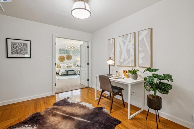 3296 Walnut Ln, Lafayette CA: https://media.crmls.org/mediaz/40fe3965-3683-4fef-9046-b8c37f266d30.jpg