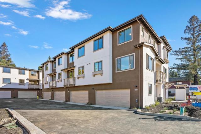955 Woodside Road, Redwood City CA: https://media.crmls.org/mediaz/40ff2485-d07a-4377-acc6-6f1efbc1c358.jpg