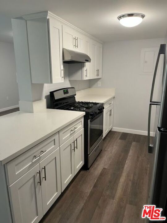 2232 W 24th Street, Los Angeles CA: https://media.crmls.org/mediaz/40ff380a-b507-4454-bd69-2ddbf3e13db3.jpg