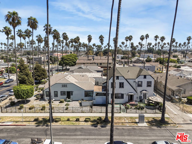 2074 W 54th Street, Los Angeles CA: https://media.crmls.org/mediaz/40ff3cef-1239-444c-b48c-d4211bdd93a7.jpg