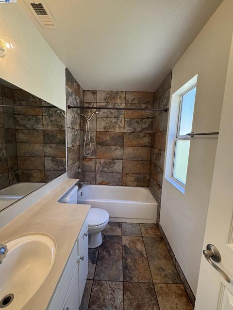 8145 Mountain View Dr, Pleasanton CA: https://media.crmls.org/mediaz/40ff6d4e-cae1-48bd-8fe4-9ecce95d2c7f.jpg