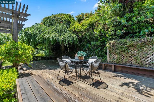 109 Bria Ct, Walnut Creek CA: https://media.crmls.org/mediaz/40ffa173-89ac-41aa-9c0a-4687820178d7.jpg