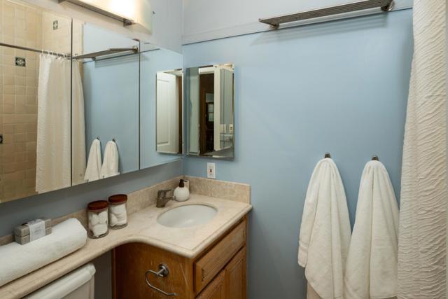 660 Palo Alto Avenue, Palo Alto CA: https://media.crmls.org/mediaz/40ffb391-e059-45e6-8a5f-ccfc02655142.jpg