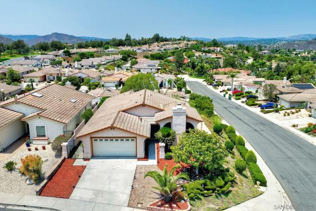 13356 Corte De Comares, San Diego CA: https://media.crmls.org/mediaz/41003611-51ca-45de-b7c2-db1f363e251e.jpg