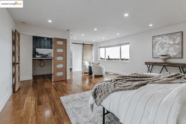 7900 Michigan Ave, Oakland CA: https://media.crmls.org/mediaz/4100440a-deff-407c-9c4e-976428664d42.jpg