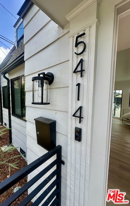 5414 S Mullen Avenue, Los Angeles CA: https://media.crmls.org/mediaz/410068db-8141-4629-907a-969c8971c5e9.jpg