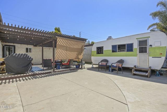 3151 W Hemlock Street, Oxnard CA: https://media.crmls.org/mediaz/4100834d-6a7d-4065-a0e2-a01be0c25e81.jpg