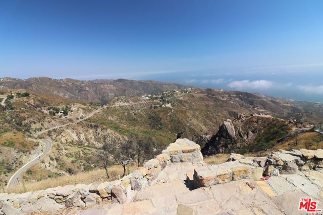 24734 W Saddle Peak Road, Malibu CA: https://media.crmls.org/mediaz/4100887e-8be5-46a8-8588-269305e37e1c.jpg