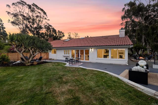 417 Santa Victoria, Solana Beach CA: https://media.crmls.org/mediaz/41015fdb-10a6-42af-a2a3-7875e6da53c1.jpg