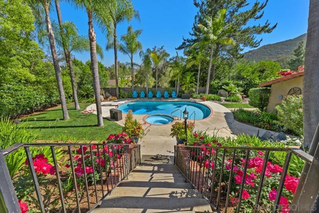 13627 Poway Springs Rd, Poway CA: https://media.crmls.org/mediaz/410185f1-43f3-467a-b070-d6359e0b30b9.jpg