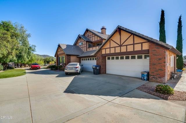 35135 Caprock Road, Santa Clarita CA: https://media.crmls.org/mediaz/4101896e-bbc4-4c52-ac5f-2db75f957e53.jpg