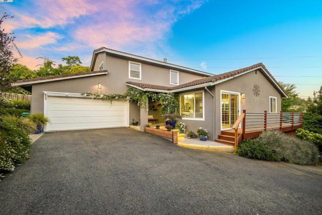 24948 Campus Dr, Hayward CA: https://media.crmls.org/mediaz/4101b12b-e5db-4911-83c2-e0cdf1de92ab.jpg