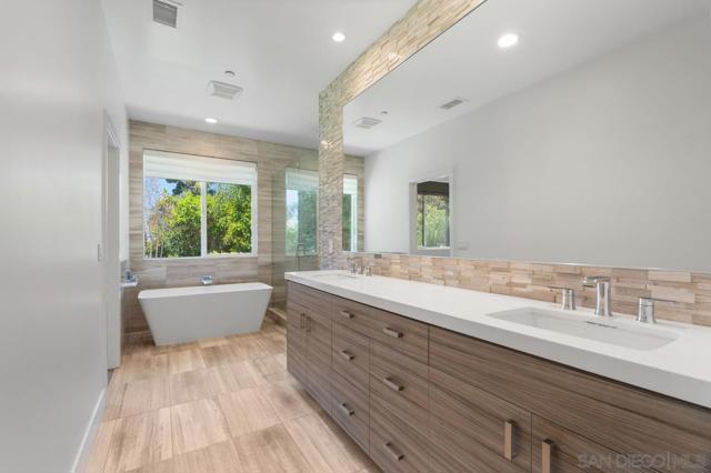 1180 Devonshire Dr, Encinitas CA: https://media.crmls.org/mediaz/41027677-df1f-457f-8cd6-e9ba7dca4551.jpg