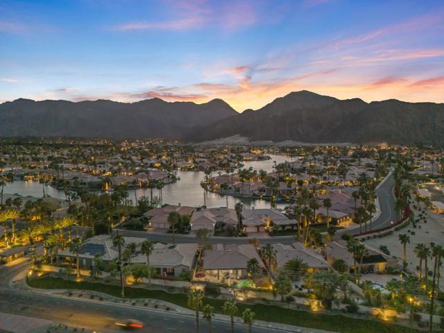 47410 Via Florence, La Quinta CA: https://media.crmls.org/mediaz/41028167-189c-496f-b09c-0ab71b4423cc.jpg