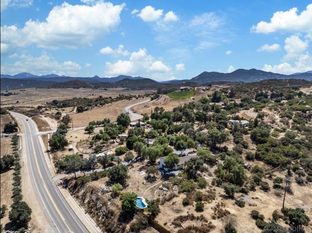 2523 San Vicente Road, Ramona CA: https://media.crmls.org/mediaz/4102bf47-8e3b-48f5-8274-9270db5fe549.jpg