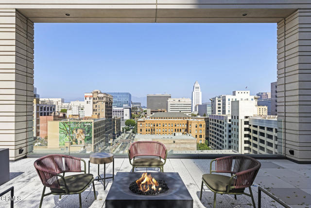 400 S Broadway, Los Angeles CA: https://media.crmls.org/mediaz/4102cef2-8fa1-49c8-8a32-73fe854047ec.jpg