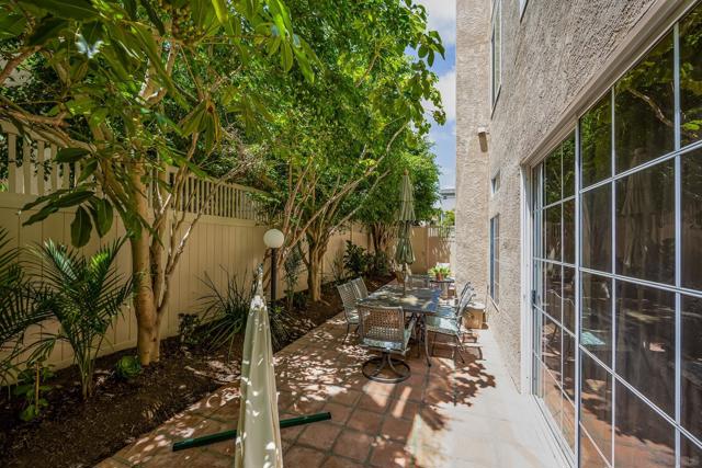 521 Arbor Dr, San Diego CA: https://media.crmls.org/mediaz/41033ceb-6c64-4d62-9b09-d9185321c3c1.jpg