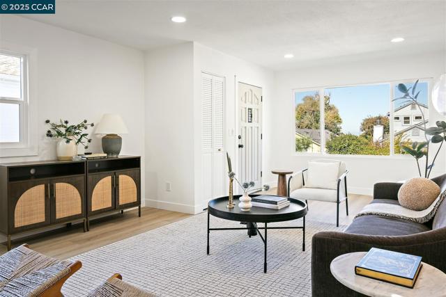 1511 Olive Ave, Richmond CA: https://media.crmls.org/mediaz/41036ede-a14c-48b3-9944-f81a2ff0da67.jpg
