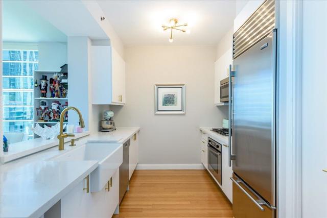 425 1st Street, San Francisco CA: https://media.crmls.org/mediaz/41038827-9752-40b8-ad99-8f62b6743231.jpg
