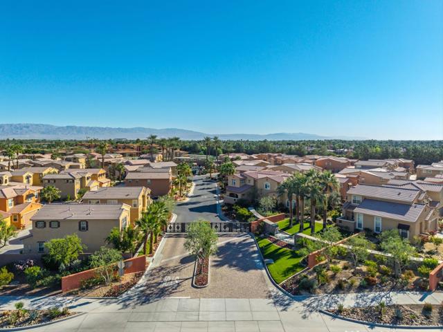 80049 Silver Sage Lane, La Quinta CA: https://media.crmls.org/mediaz/41044a89-158e-4f3b-8637-e874934415b1.jpg