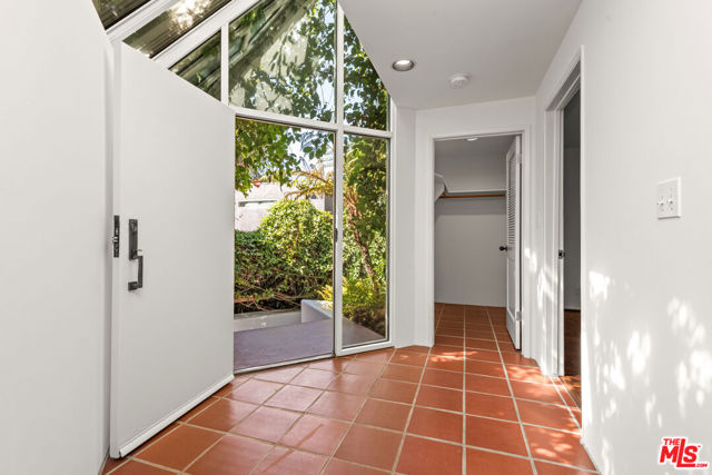 16449 Akron Street, Pacific Palisades CA: https://media.crmls.org/mediaz/41047f03-dfd5-481c-963a-e1899b59e829.jpg