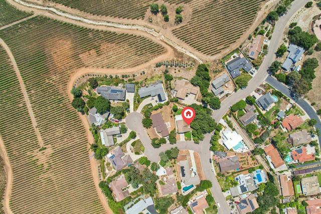 2807 Carlton Way, Fallbrook CA: https://media.crmls.org/mediaz/41054ba7-a8fc-4900-b015-8647039ec8ae.jpg