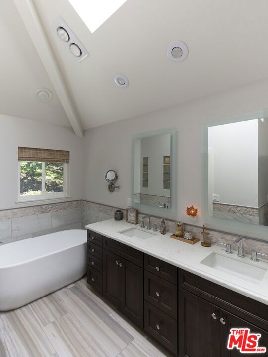 26430 Emerald Dove Drive, Valencia CA: https://media.crmls.org/mediaz/4105576d-464e-48a3-b59e-1a59b5639a3e.jpg