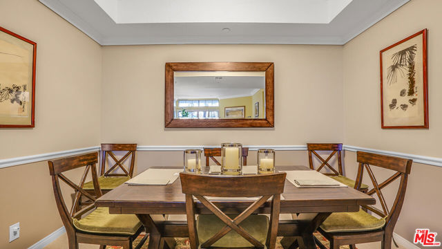 200 N Swall Drive, Beverly Hills CA: https://media.crmls.org/mediaz/41057164-4243-40e6-9986-6a35dc4dc612.jpg