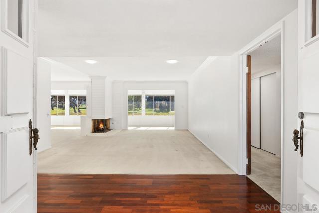 12039 Caminito Cadena, San Diego CA: https://media.crmls.org/mediaz/4105933f-ea43-453a-89c6-1e25ab0193bb.jpg