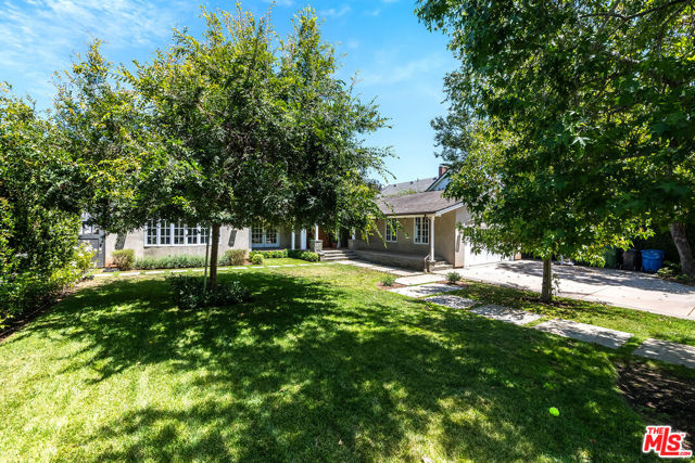 334 S Westgate Avenue, Los Angeles CA: https://media.crmls.org/mediaz/4105a2ab-3846-49e9-b527-d826c8c986f0.jpg