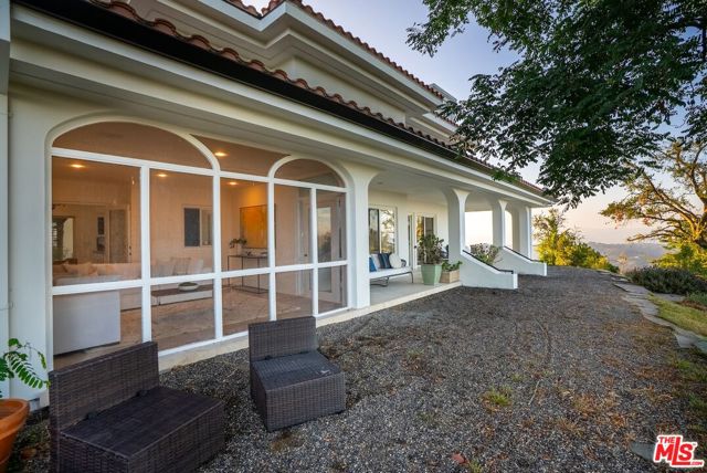 21965 Saddle Peak Road, Topanga CA: https://media.crmls.org/mediaz/4105caba-b95d-41ba-92b7-f39cd8535af3.jpg