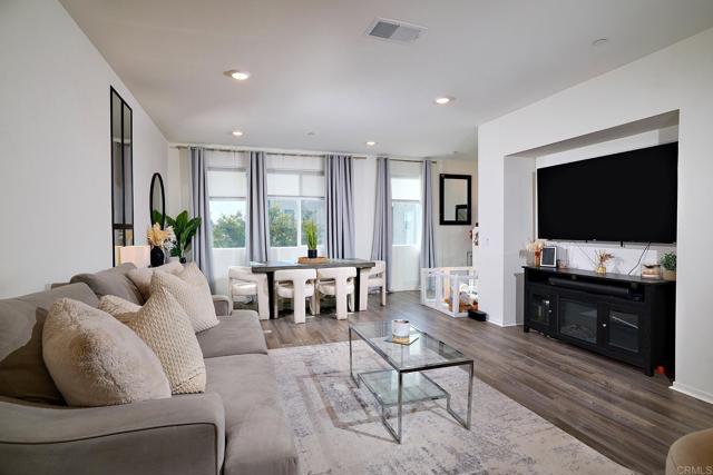 Detail Gallery Image 9 of 23 For 5204 Surfwalk Way #159,  San Diego,  CA 92154 - 4 Beds | 2/1 Baths