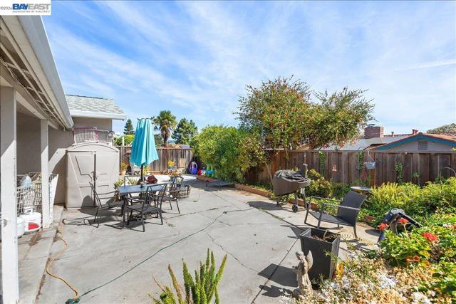 21330 Kahlert St, Castro Valley CA: https://media.crmls.org/mediaz/410626a7-02d9-417d-9a02-078d92397ee4.jpg
