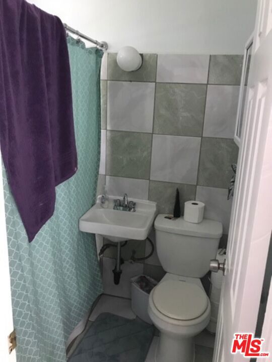 112 S Eucalyptus Avenue, Inglewood CA: https://media.crmls.org/mediaz/41079e87-753a-4931-8710-b0476e58a872.jpg