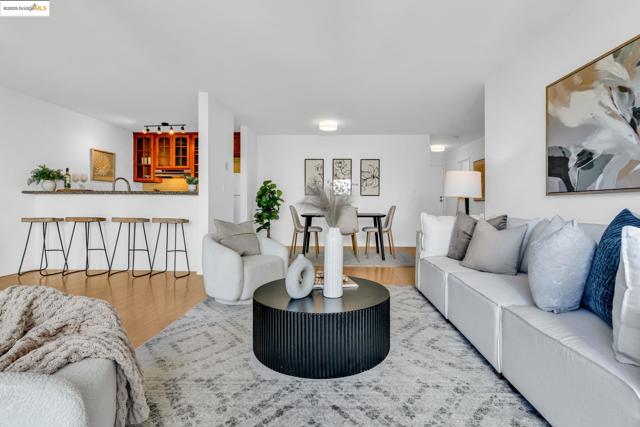 288 Whitmore St, Oakland CA: https://media.crmls.org/mediaz/4107c180-dda6-462b-97e5-8cf59ccdd4f1.jpg